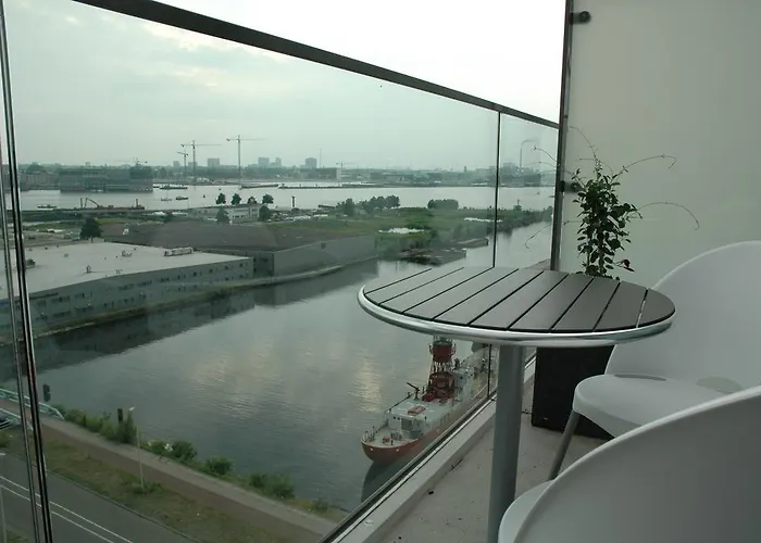 ベッド・アンド・ブレックファスト Black Jack アムステルダム