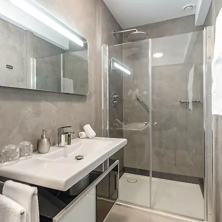 Black Jack לינה וארוחת בוקר 4*